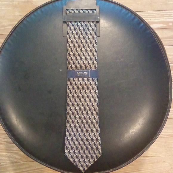 Brand New with Tags Arrow USA 1851 Taupe Style Tie - Picture 6 of 8